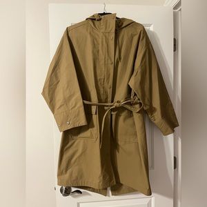 Gap trench coat, women’s medium NWT